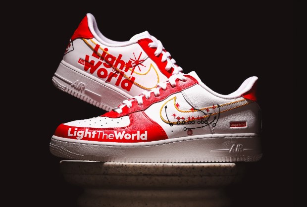 Reid will wear a customized pair of Nike Air Max shoes in honor of the Giving Machines at Union Station in Kansas City